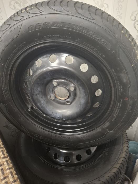 Продам автошины 4штуки комплект с дискомиот лада веста