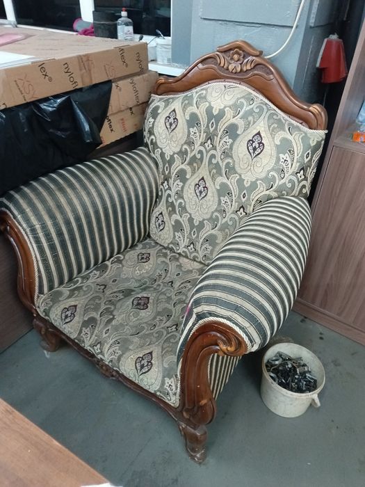 Диван и два кресла