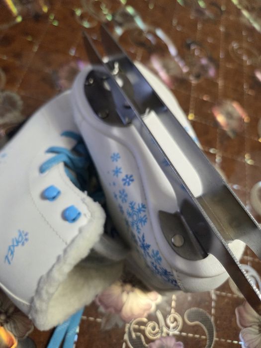 Продам детские коньки