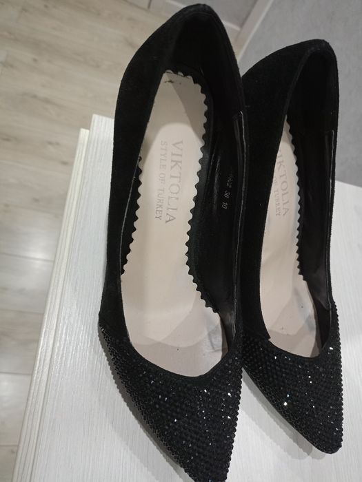 Продам обувь все по 5000 тенге