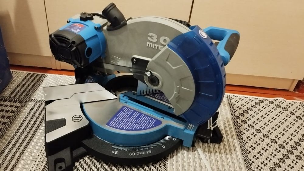 Углорез. Торцовка. Торцовочная пила.. Стусло.