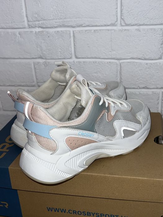 Кроссовки женские 37р