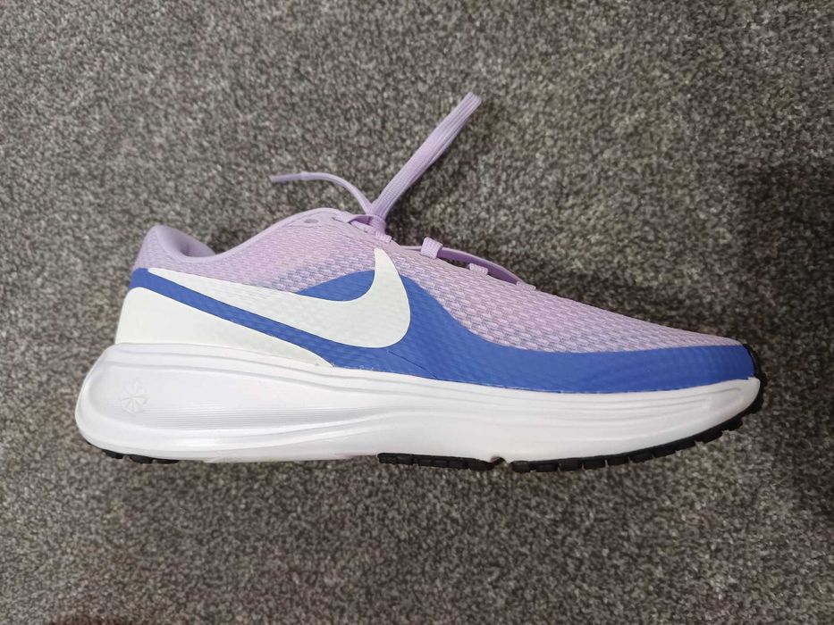 W NIKE REVOLUTION 8 Нови  36,5 номер