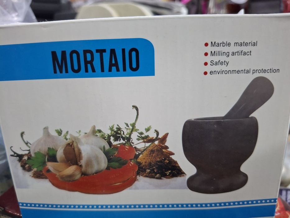 Mojar cu pistil, din marmura, diametru 10cm, inaltime 10.5cm