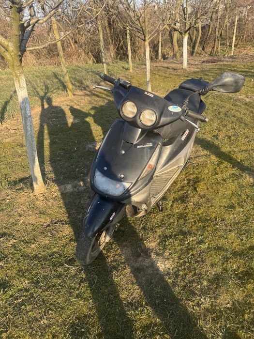 Vand scuter peugeot/yamaha