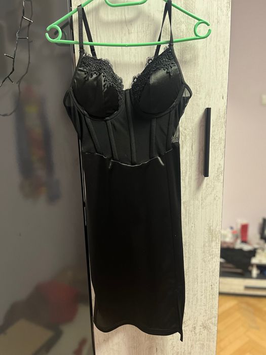 Черна рокля с корсет