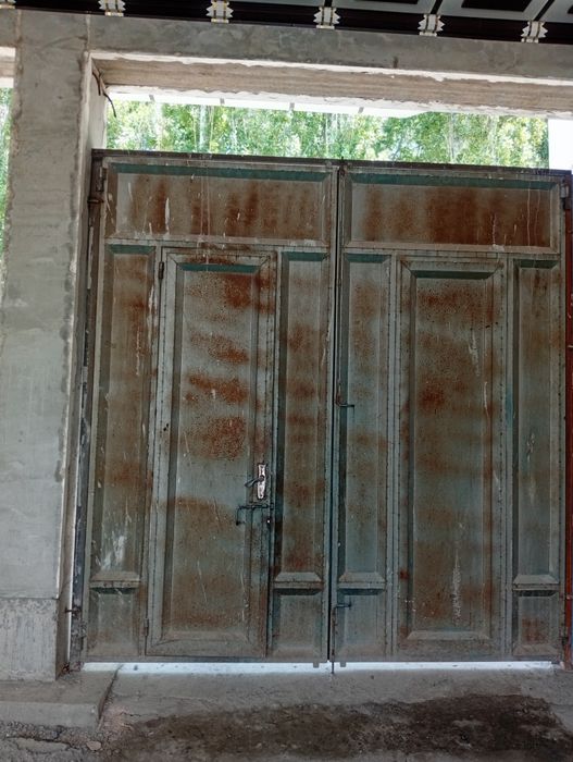 Темир дарвоза сотилади