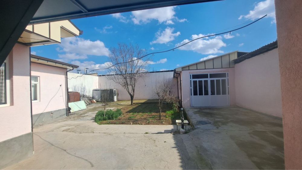 Парвоз махалля 8 комнат 5.3-сотих отличная локация