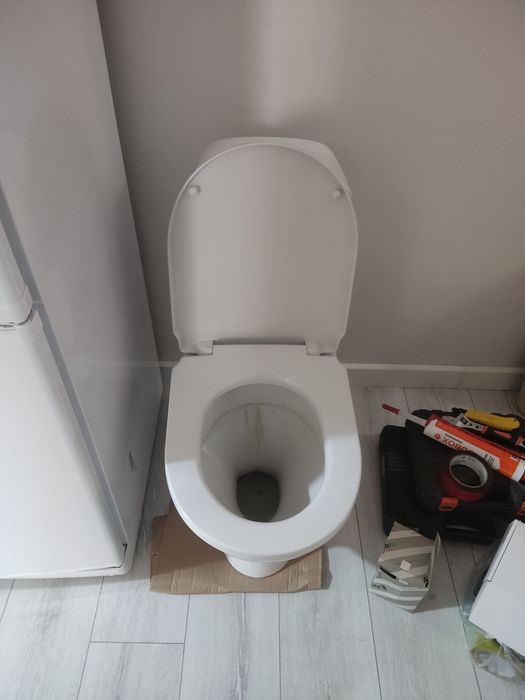 Продам унитаз  в хорошем состоянии