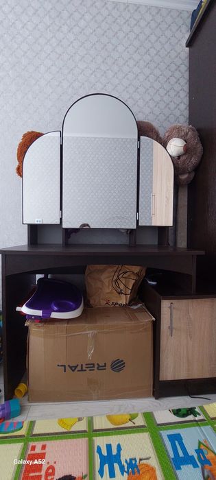 Продам зеркало с тумбой