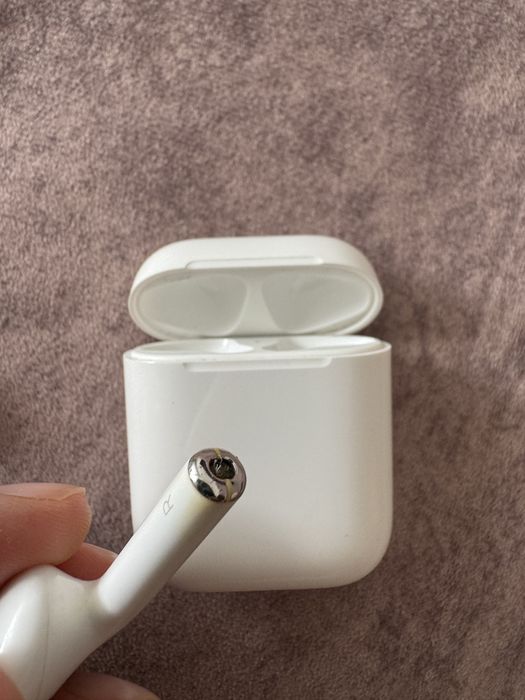 Apple AirPods (1st generation)