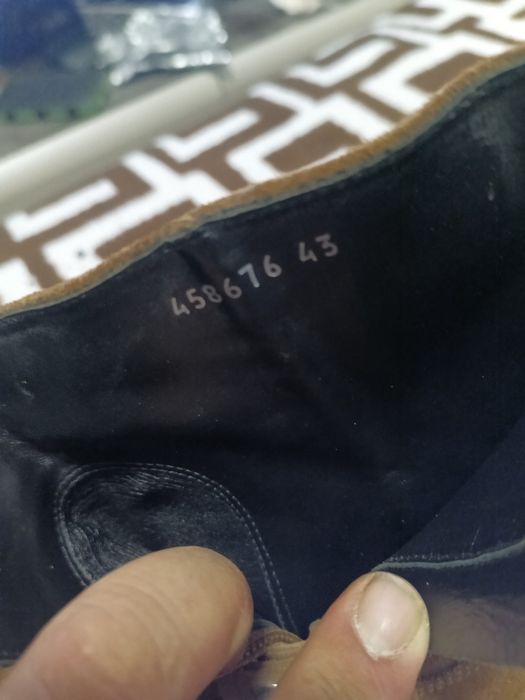 Se vine balenciaga  mărimea 43