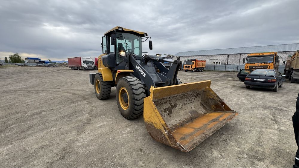 Услуги чистки снега погрузчиком