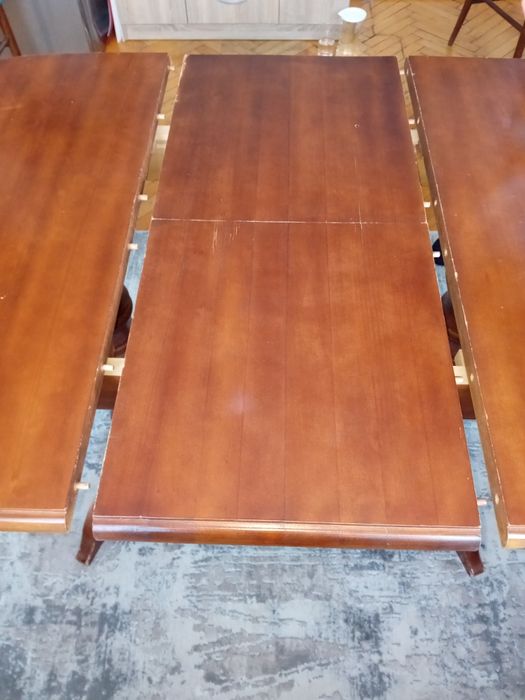 Трапезна маса от естествено дърво