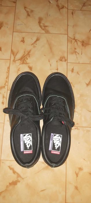 Продавам мъжки кецове Vans Skate Era с POP Cushion подметка. Номер 41, цвят черни. Състояние 9.5 от 10 вървят