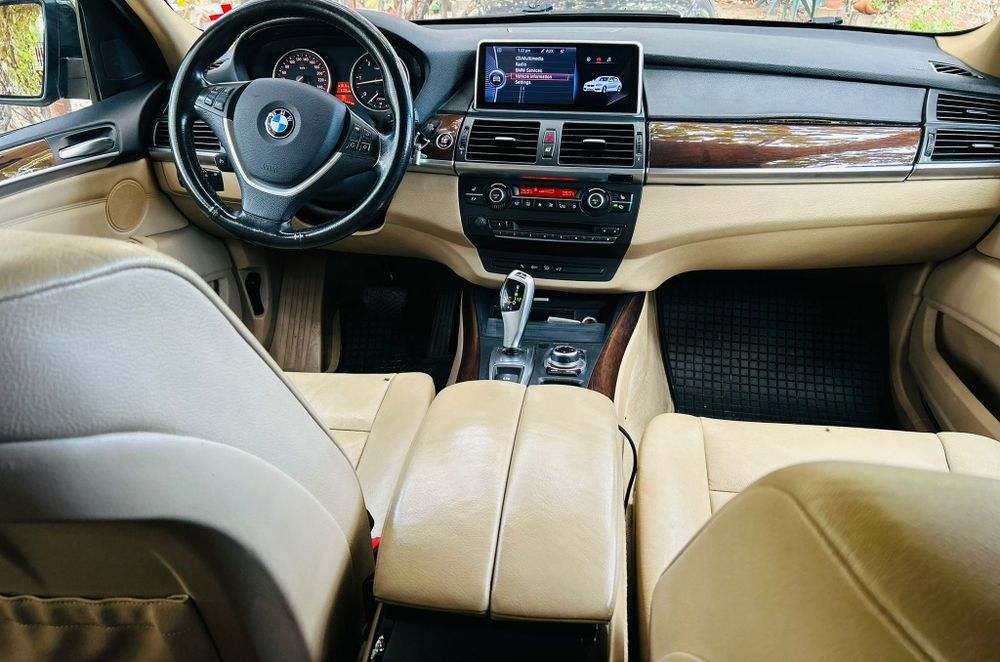 Vând BMW X5 2013
