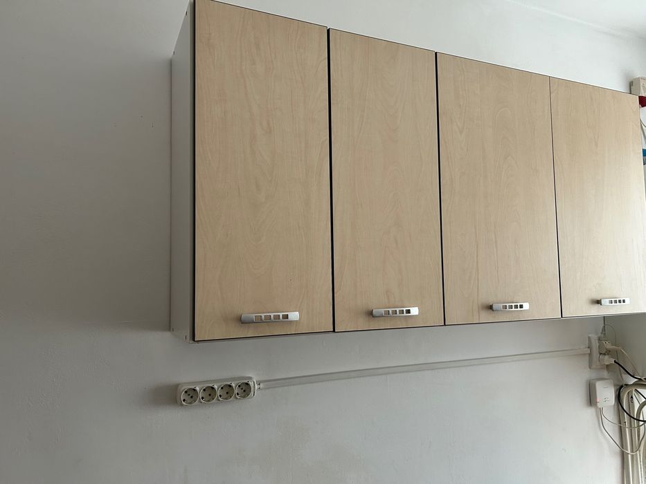 Bucatarie,plita,cuptor,hota,chiuveta,masa si 2 scaune