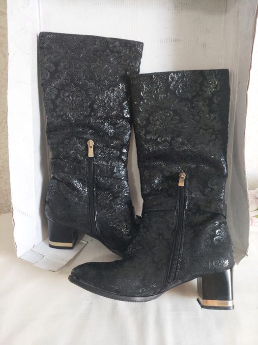 Раскошные черные натуральные сапоги