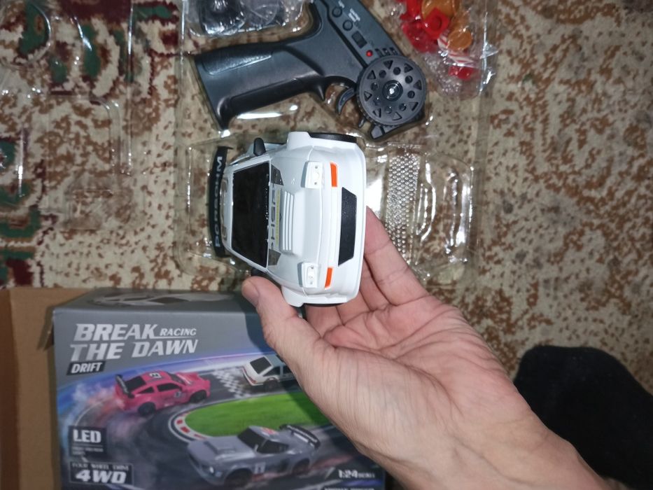 Машинка игровая на пульте