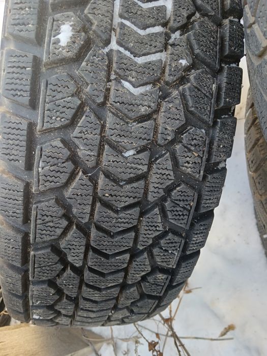 Продам шины на 17"