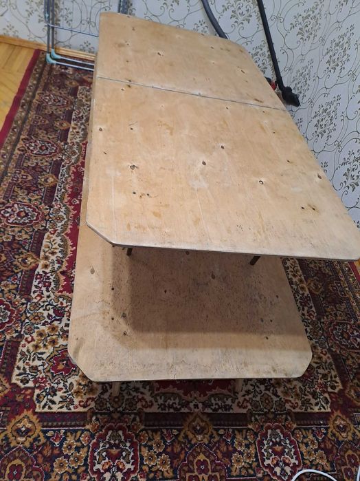 Стол  напольный низкий