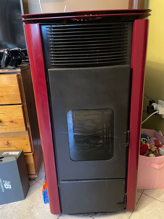 Пелетна камина с въздуховоди