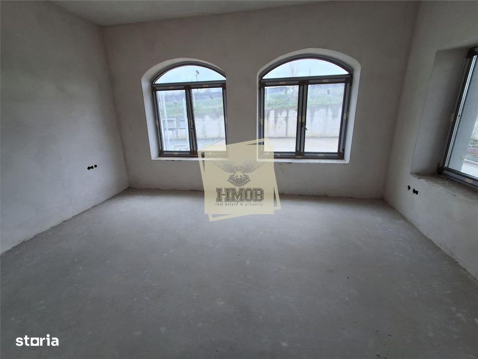 Casa rezidentiala generoasa cu 5 camere 3 bai  dressing  parcare