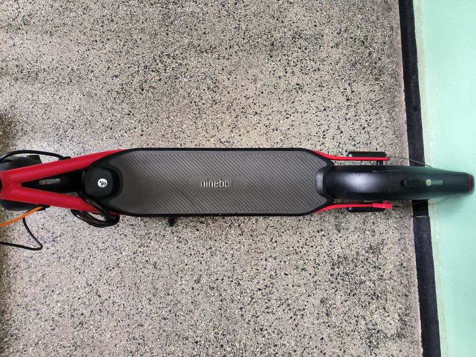 Електрическа тротинетка Ninebot KickScooter D28E - Powered by Segway