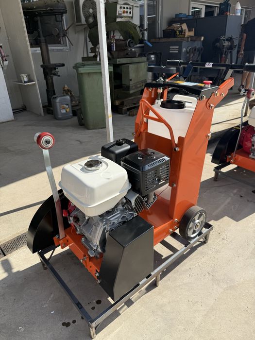 Taietor de asfalt 400 mm