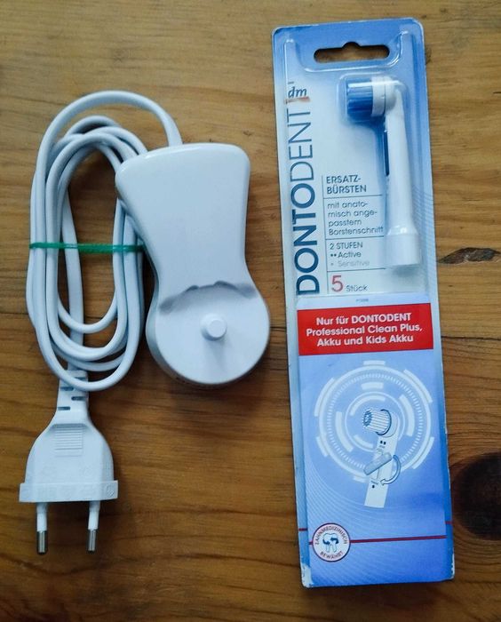 Накрайници и зарядно за електрическа четка Dontodent Professional Clean