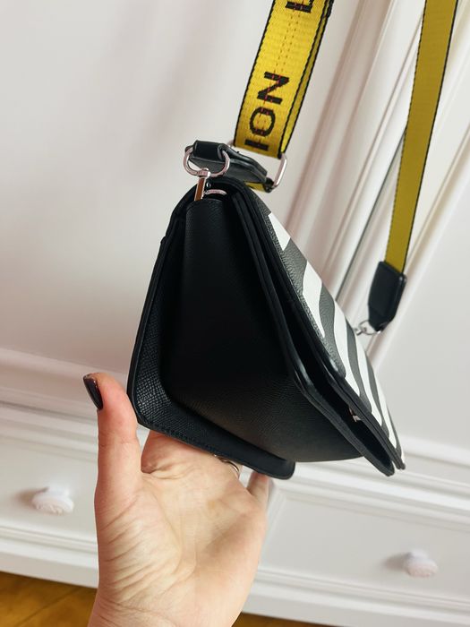 Дамска чанта - черно-бяла