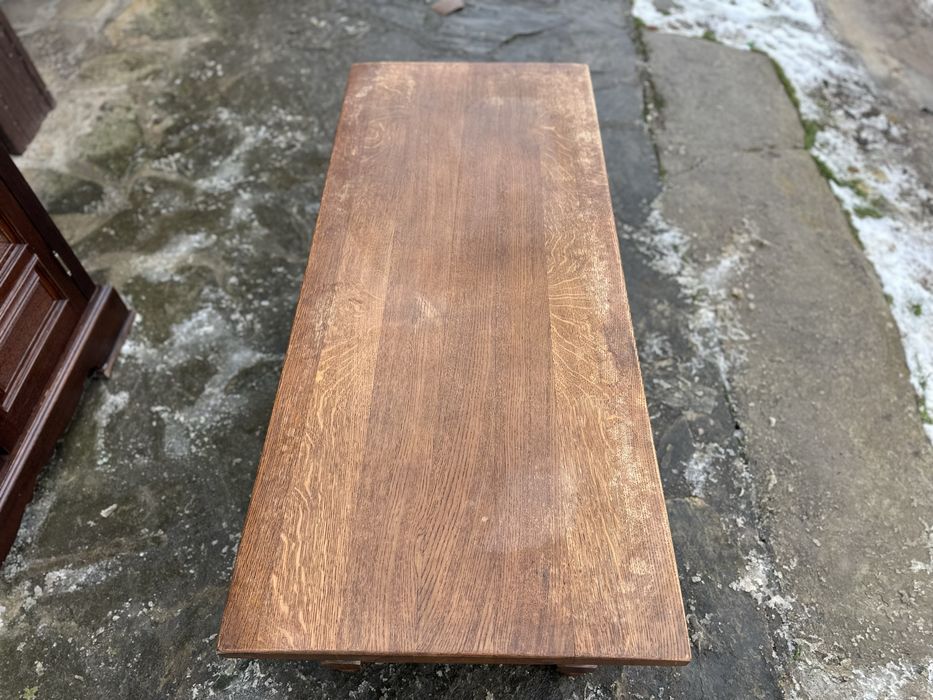 Дървена холна маса – класически стил