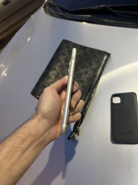 Продам IPhone 11 128 идеал