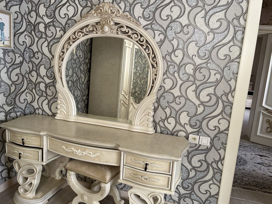 Продам спальный горнитур