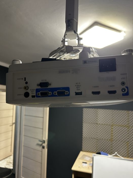 Videoproiector BenQ MW569 in stare ideala (ca nou)