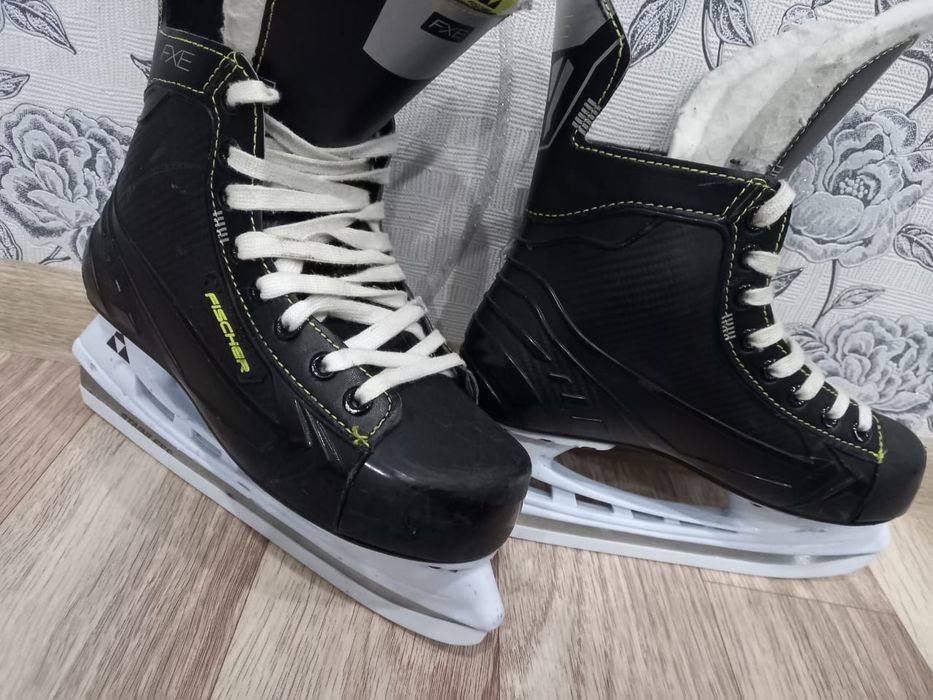 Коньки хоккейные