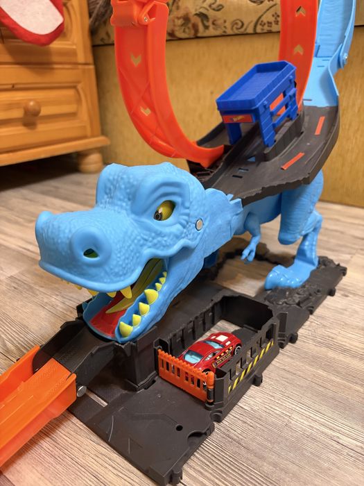 Писта за игра динозавър Hotwheels
