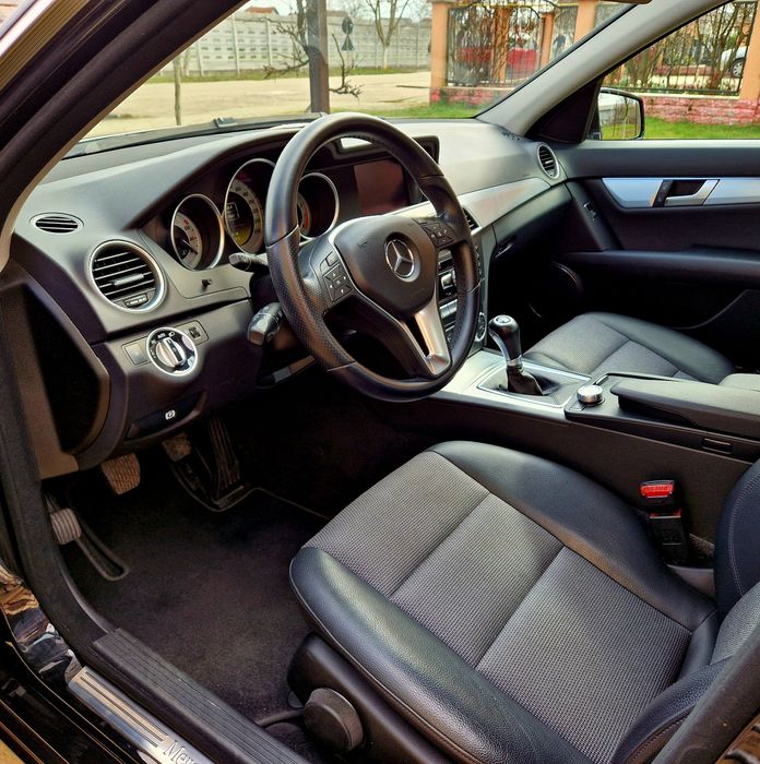 Mercedes-Benz C180