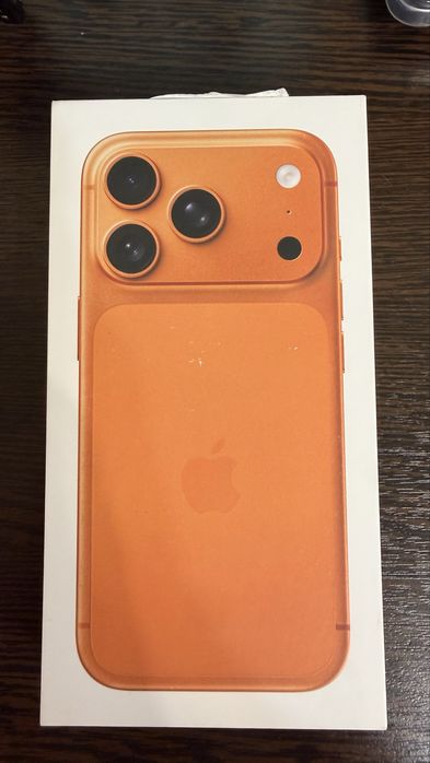 Iphone 17 pro cosmic orange