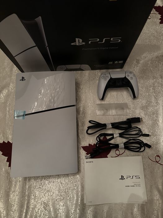 Playstation 5 slim 1 tb почти новый!