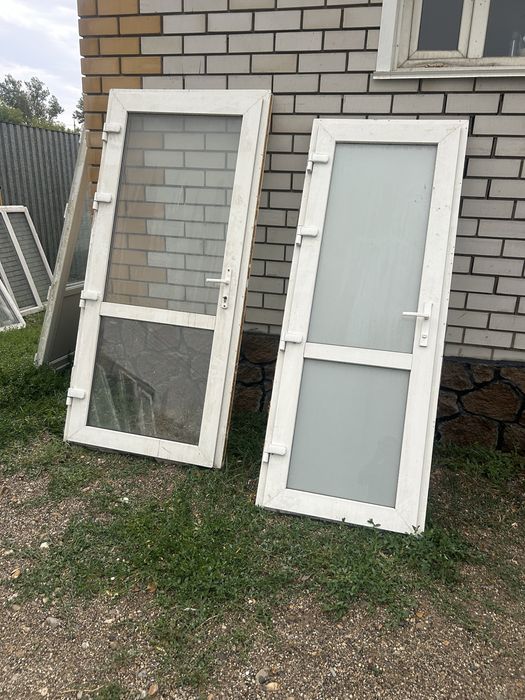 Продам пластиковые двери