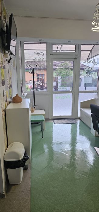 Închiriez post frizerie și cosmetica