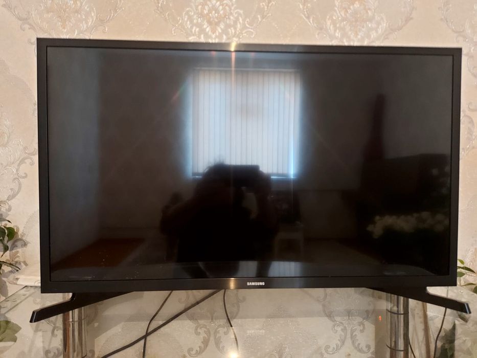 Телевизор Samsung 32" Smart TV и Wi-Fi