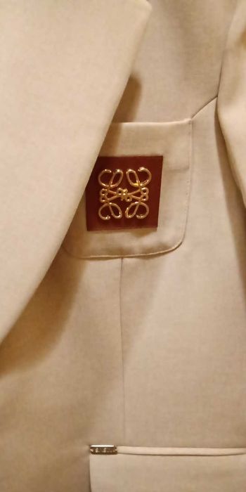 Сако в бежовата гама на LOEWE,Karl Lagerfeld  ветровка
