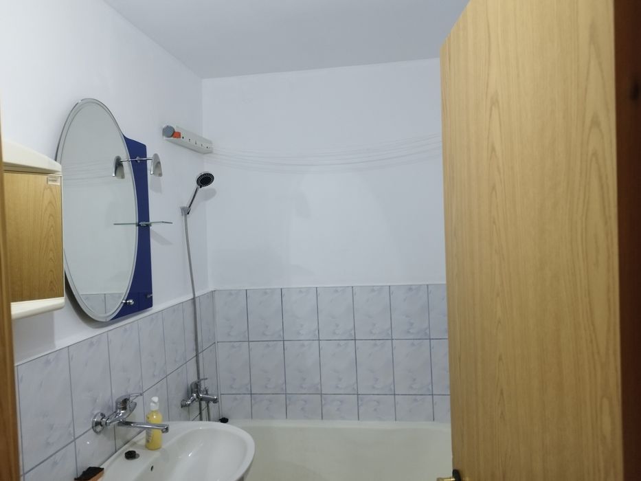 închiriez apartament 100mp utili