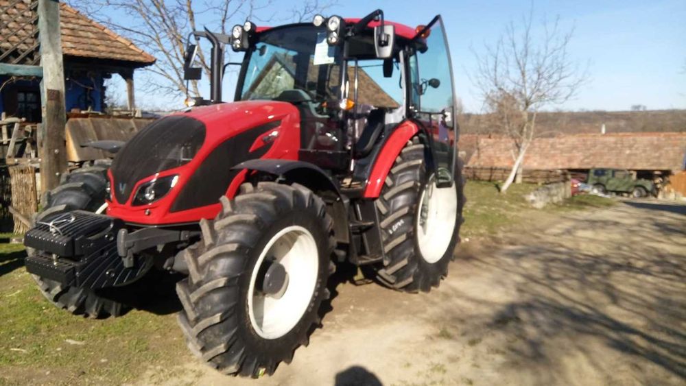 Tractor VALTRA A124