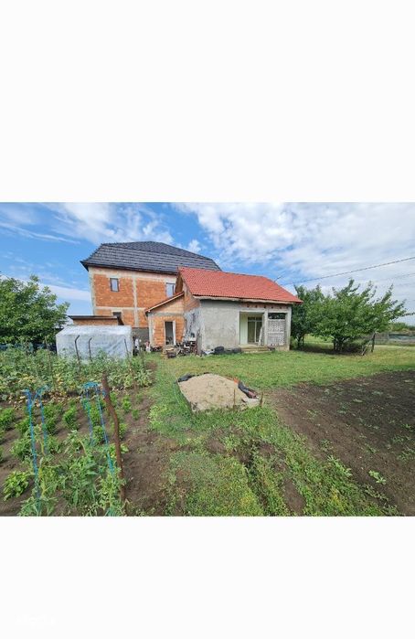 Vand casa cu o camera Vladimirescu Cartierul Florilor.