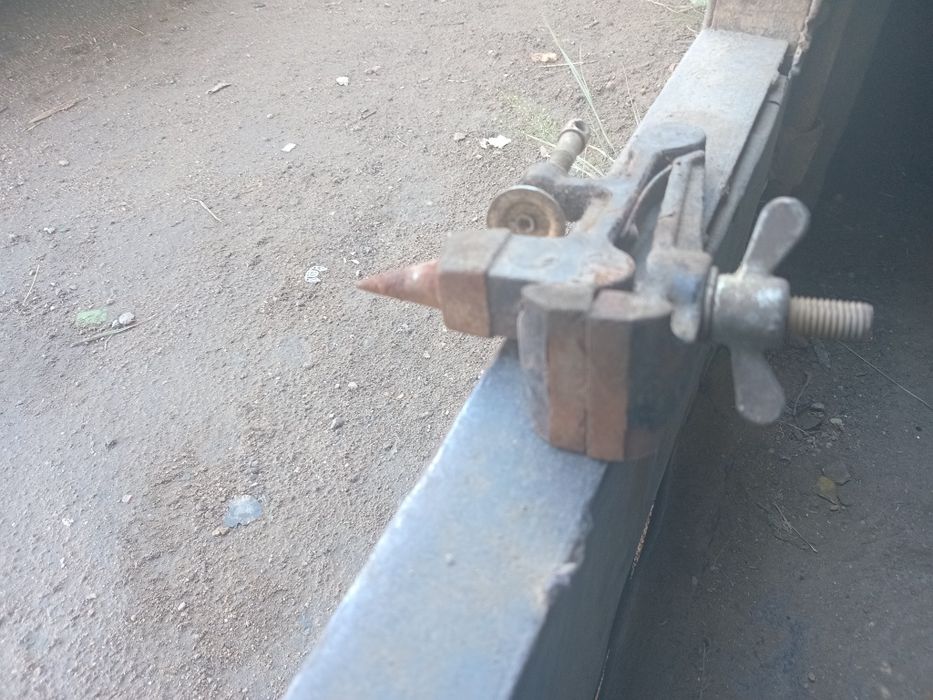 Тиски.  СССР            .