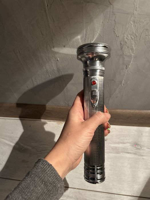 Фонарик ручной серебряный
