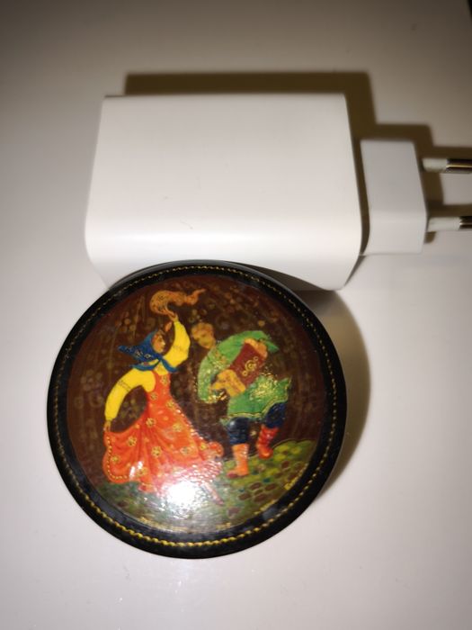 Маленькая старинная шкатулка